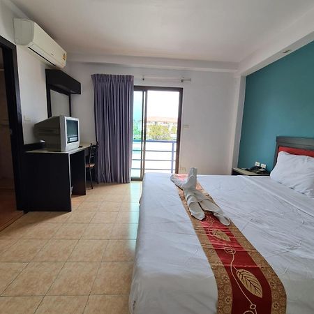 Desa Phuket Hotel Bagian luar foto