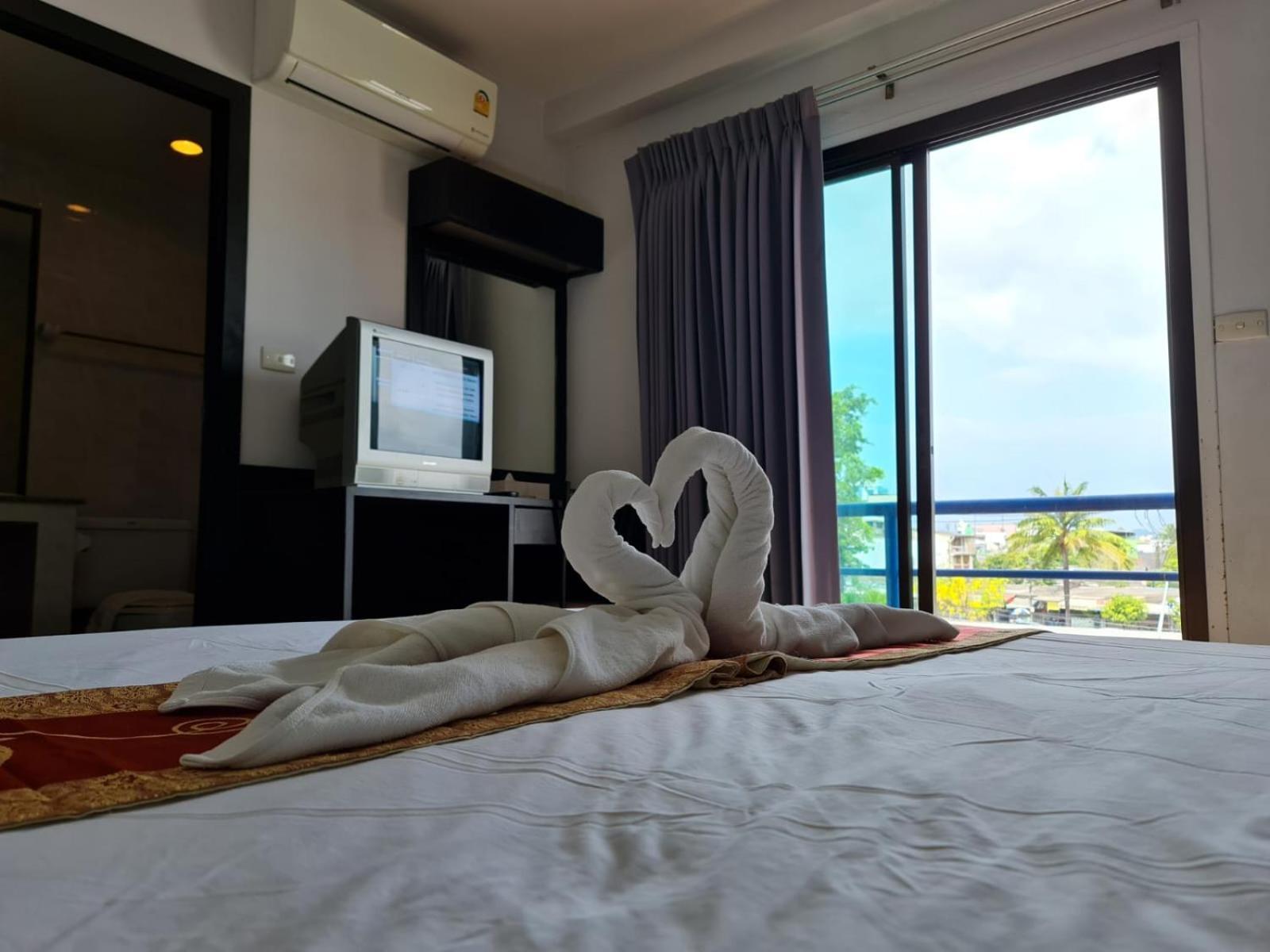 Desa Phuket Hotel Bagian luar foto