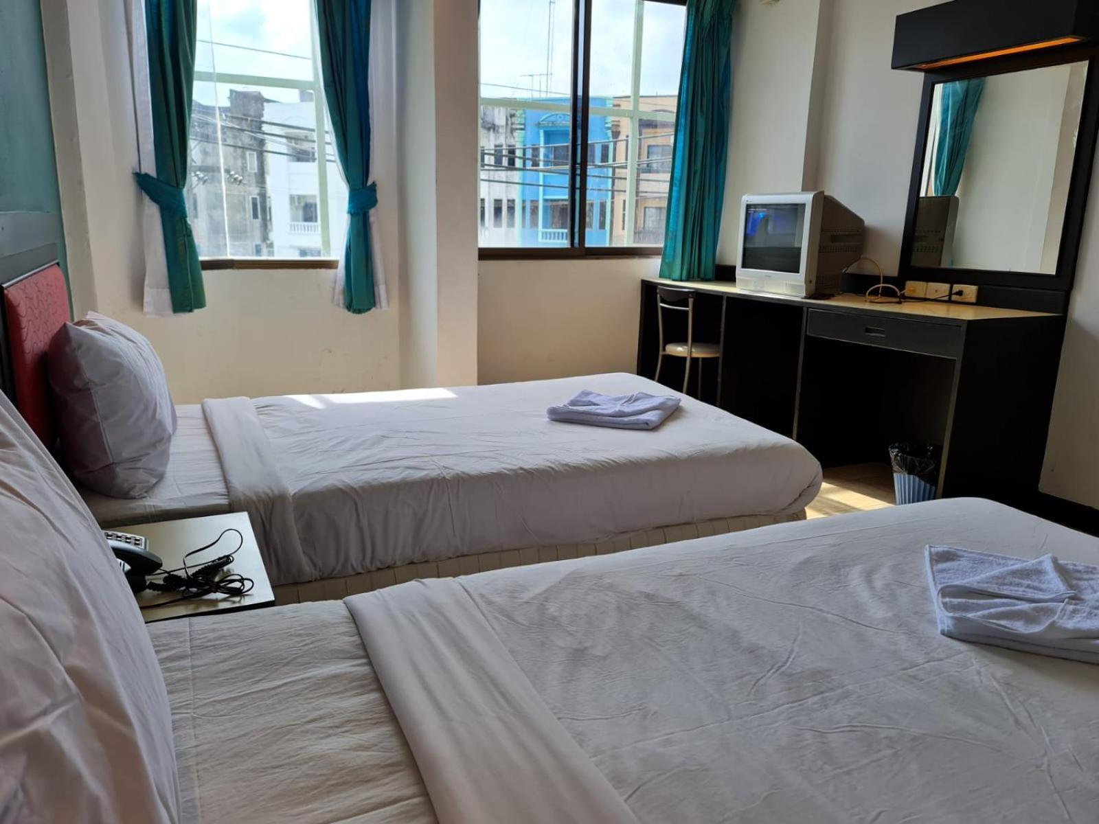 Desa Phuket Hotel Bagian luar foto