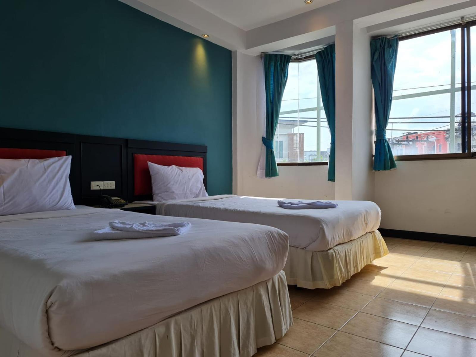 Desa Phuket Hotel Bagian luar foto