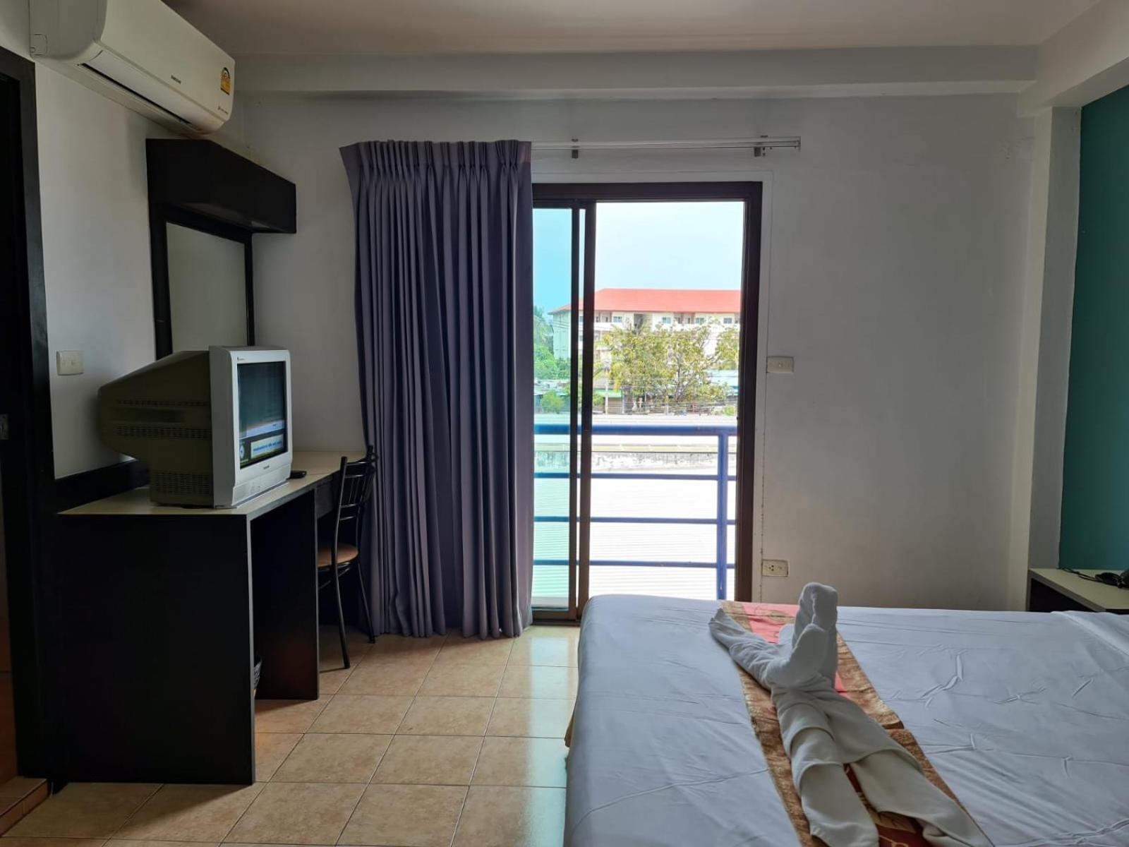 Desa Phuket Hotel Bagian luar foto