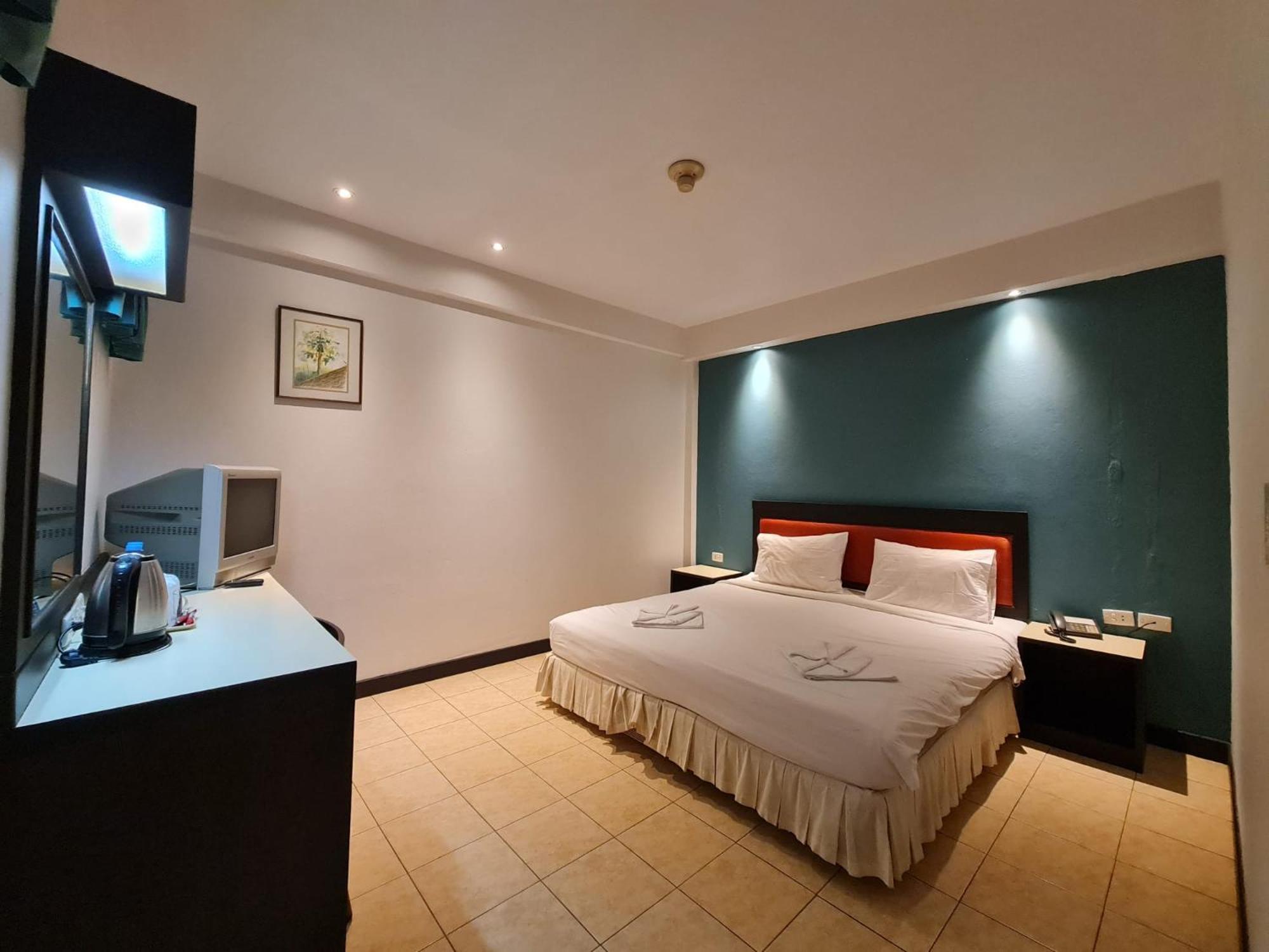 Desa Phuket Hotel Bagian luar foto