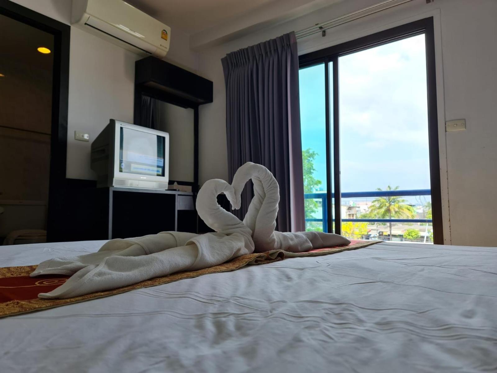 Desa Phuket Hotel Bagian luar foto