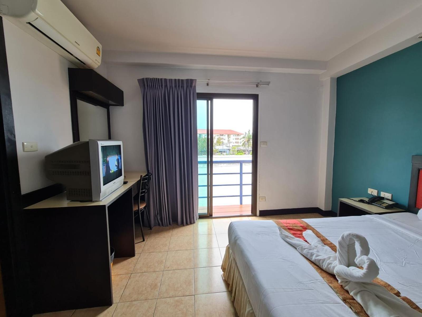 Desa Phuket Hotel Bagian luar foto