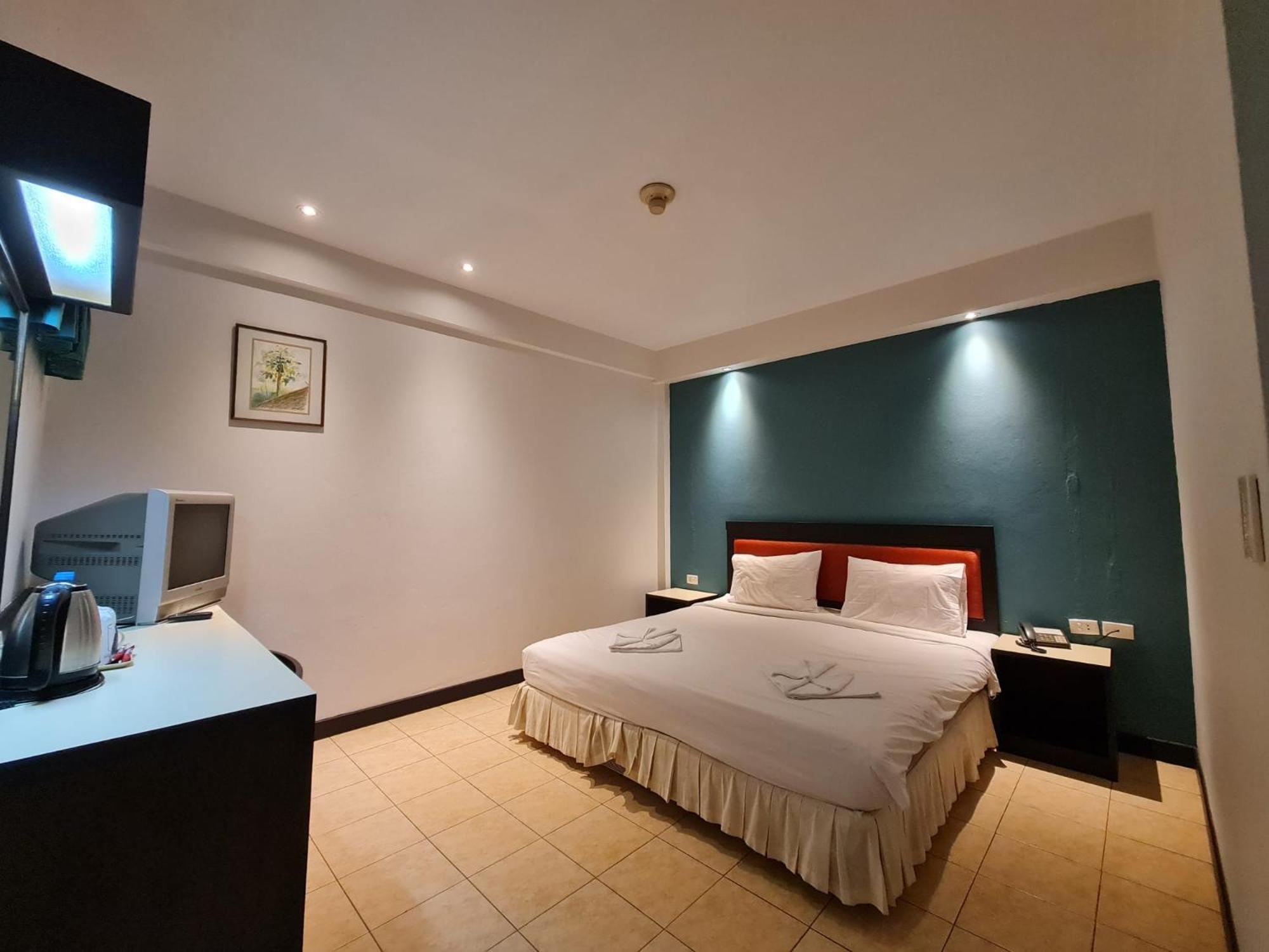Desa Phuket Hotel Bagian luar foto