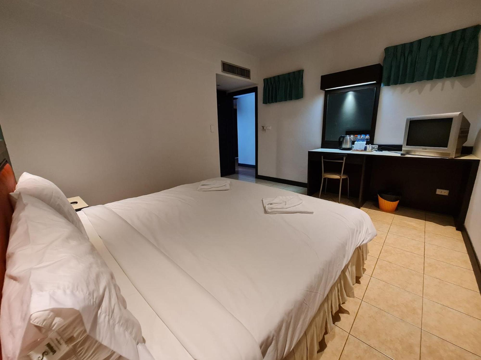 Desa Phuket Hotel Bagian luar foto