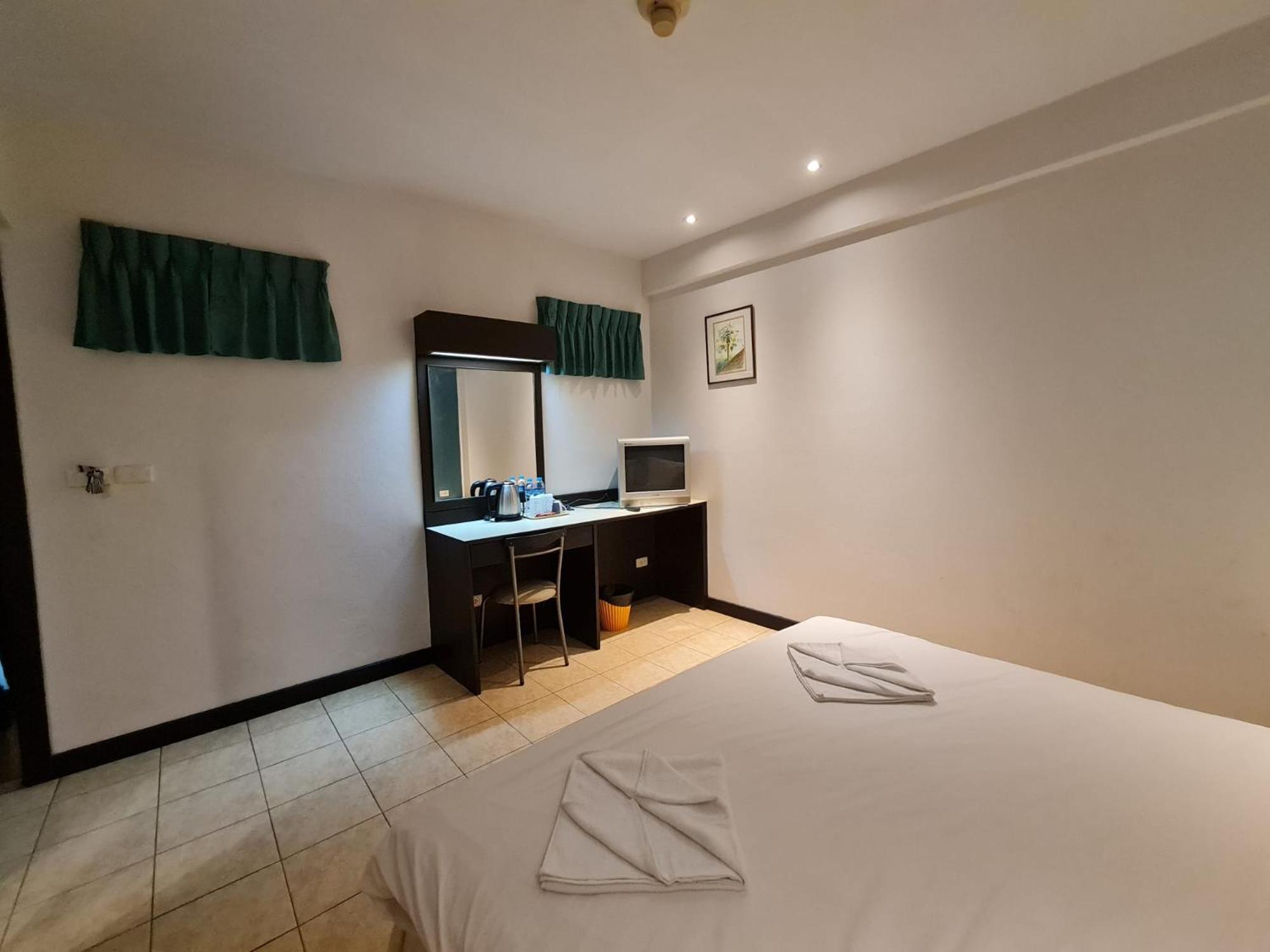 Desa Phuket Hotel Bagian luar foto